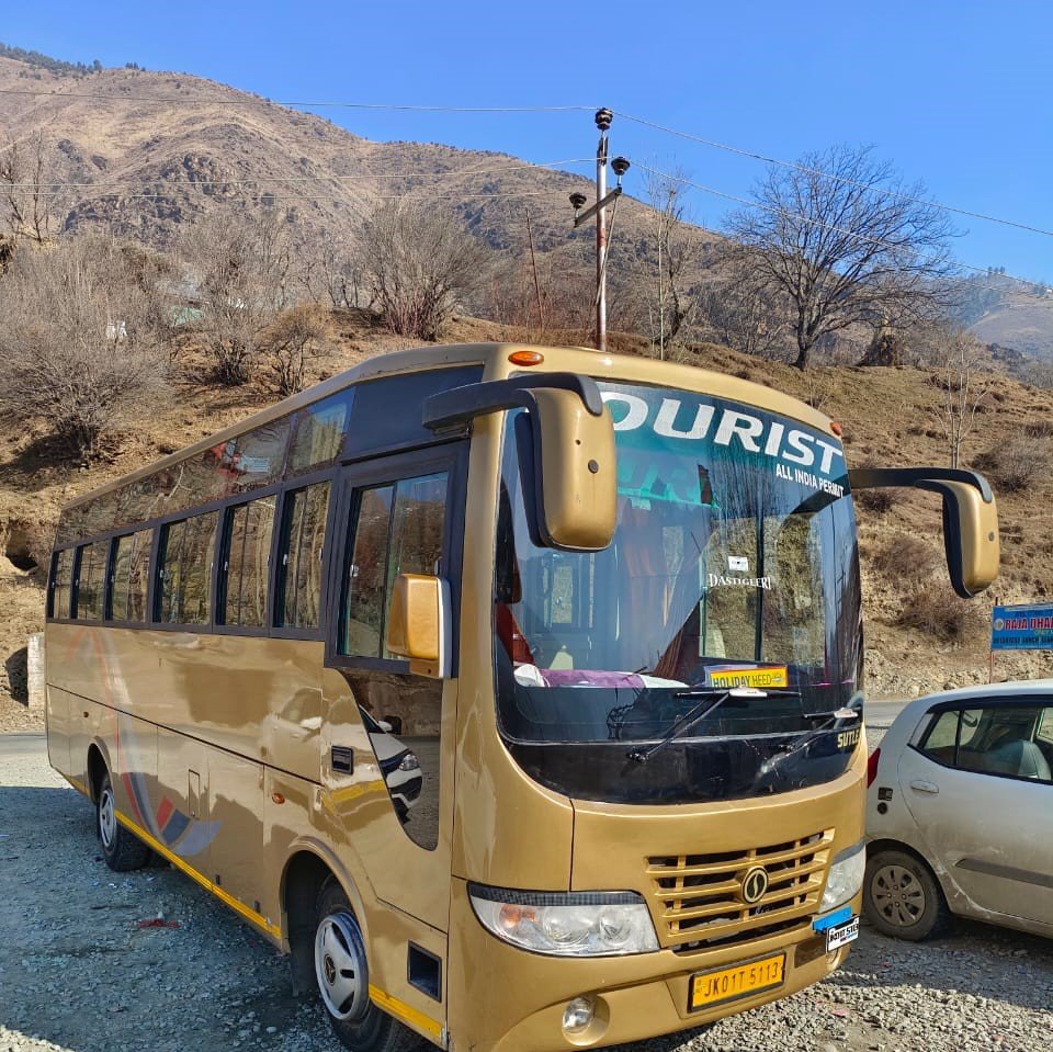 srinagar tempo traveller