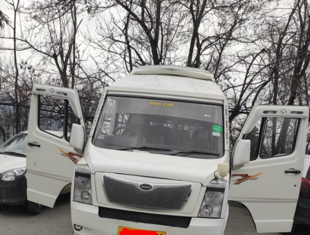 tempo traveller in srinagar