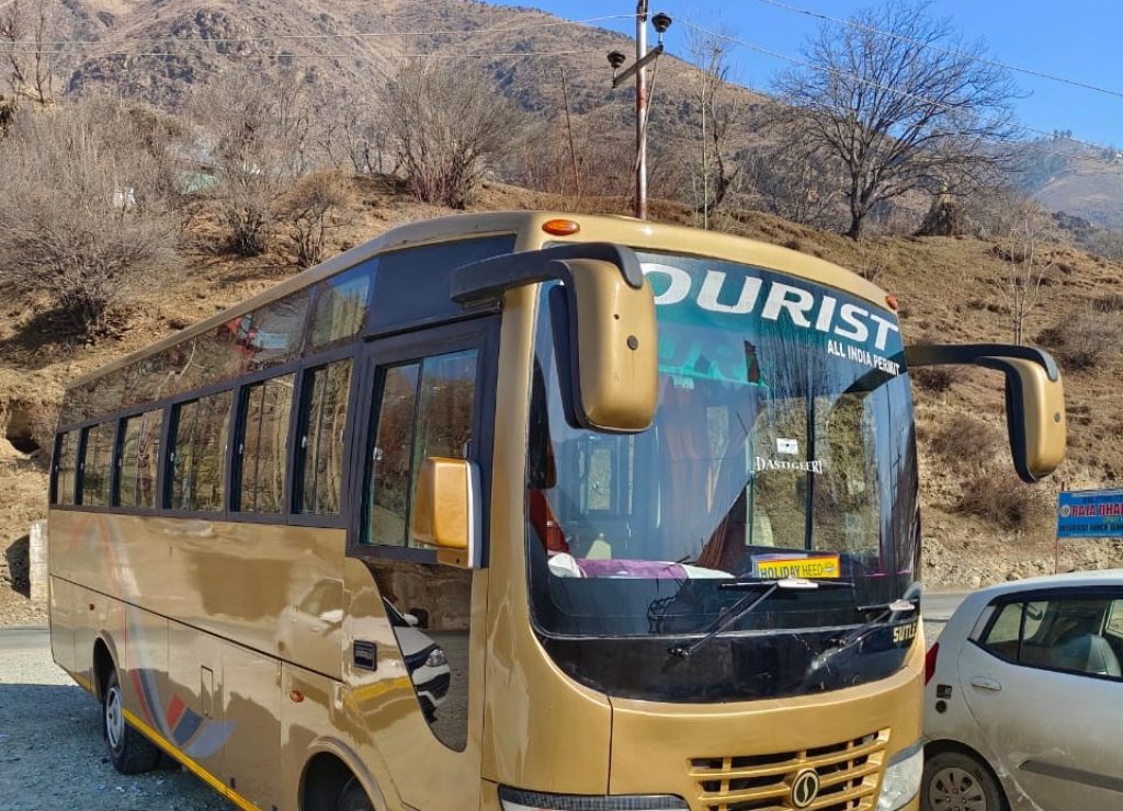 srinagar tempo traveller
